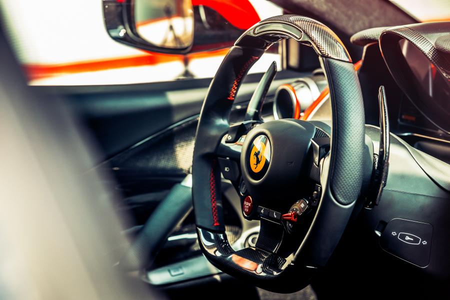 Детали интерьера Ferrari 812 Superfast 2017 года  (фото 68 из 91)